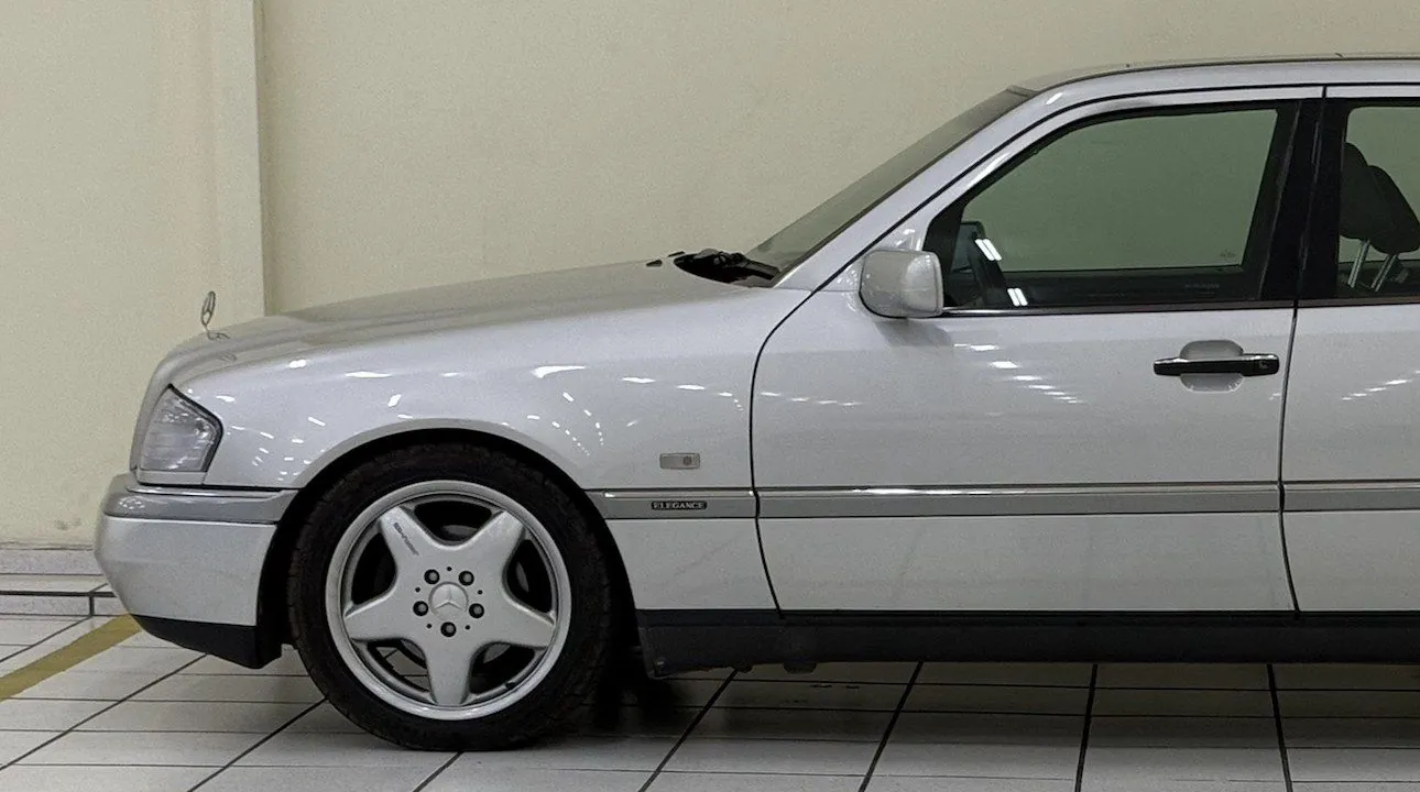 Mercedes C280 1996 prata com rodas AMG e Molas R37