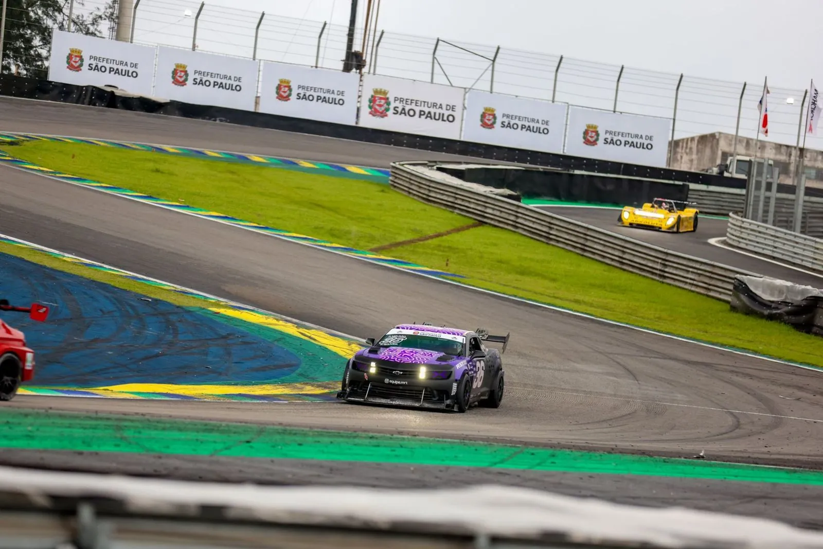 Camaro 36 no S do Senna, em Interlagos